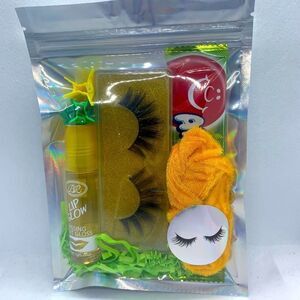 Lip gloss/lashes /bundle